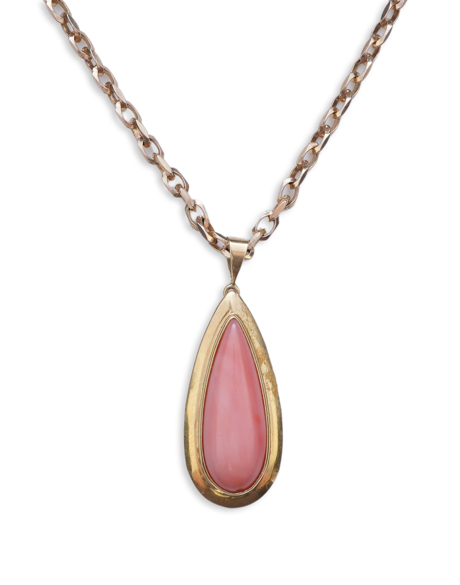 A coral pendant necklace